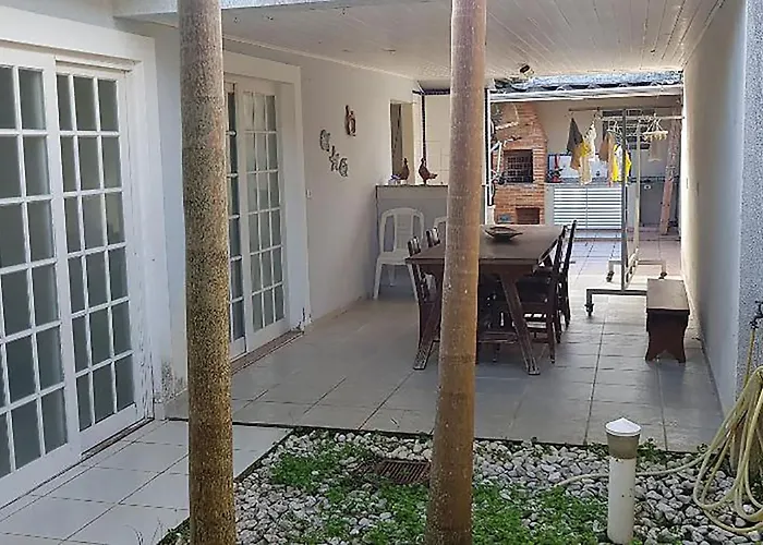 Casa Com Churrasqueira No Centro De Caraguatatuba