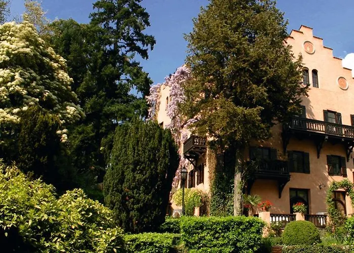 Schloss-Castel Pienzenau - Guestrooms & Apartments - B&B-Hotel & Restaurant Merano