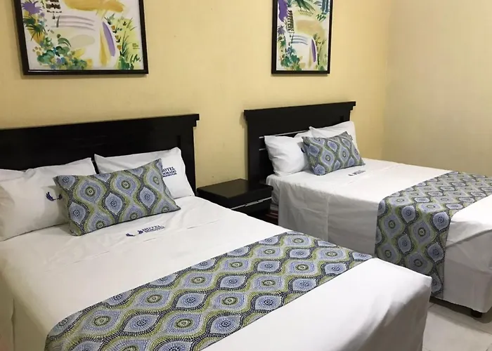 Hotel Dorado a una calle de Playa Regatas y el Malecon Veracruz