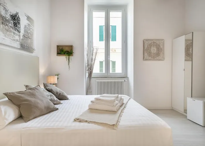 White Ostilia Guesthouse Roma