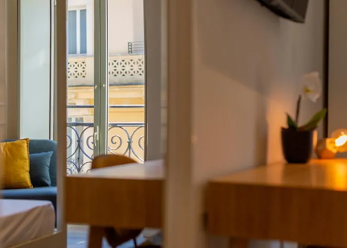 Design 18 Charming Rooms Roma