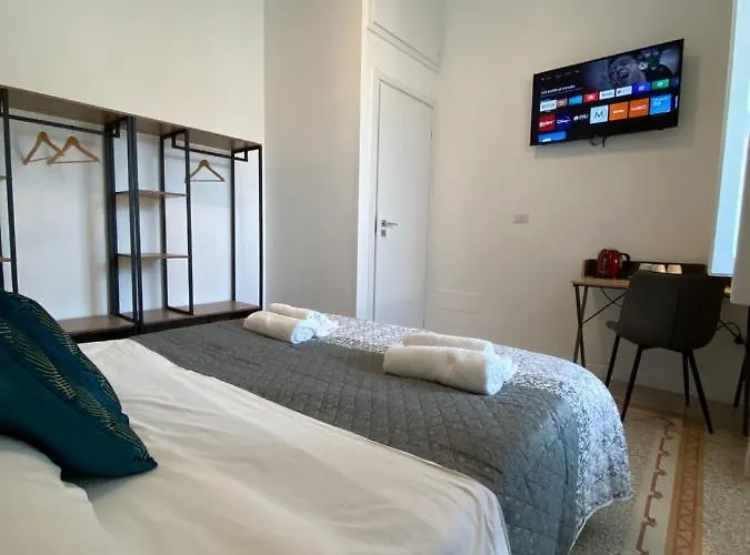 Hotel Cavour 221 - Central Station Bari