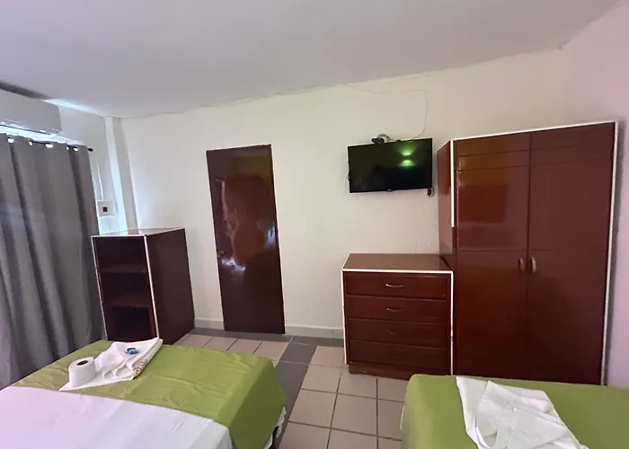 Hotel Capri Playa a una calle de la Playa Regatas Veracruz
