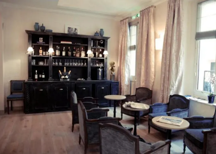 Magda Champs Elysées Parigi