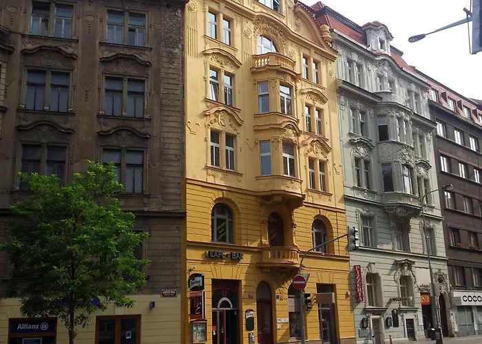 Ostello Onefam Miru Praga