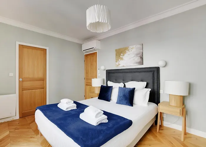 Pick A Flat'S Apartments In Montmartre - Rue Lepic Parigi
