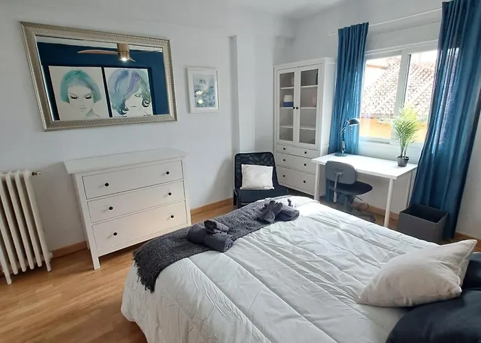 Room In Apartment - Private Room For Rent In Calle De San Bernabe Madrid