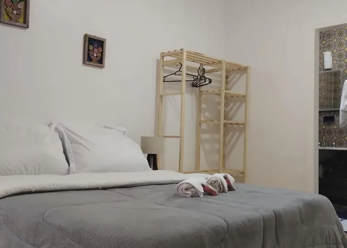 Suíte Romântica premiada com linda vista de varanda em Petrópolis!