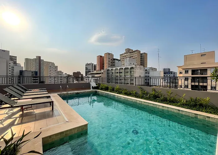 Condomínio com piscina ao lado do Parque Buenos Aires São Paulo
