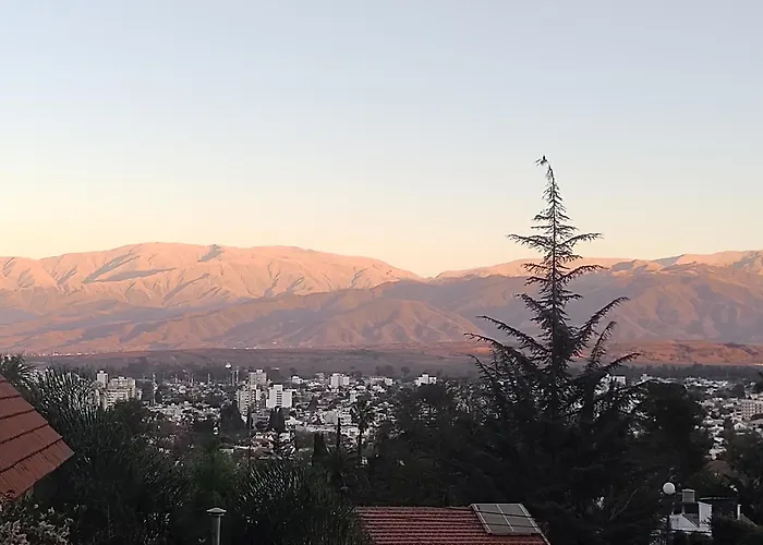 Casa laberinto, Entre cerros, cómoda cama de 2x2 Salta