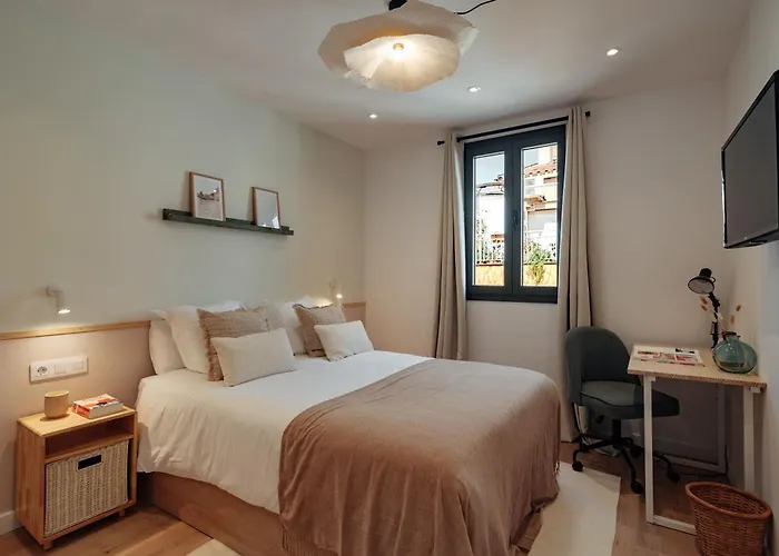 Casa Faro - 2 Bedroom Apartment In Gracia Barcelona