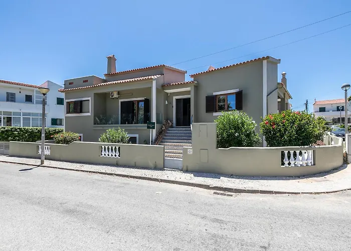 Walk in Hostel Faro Airport