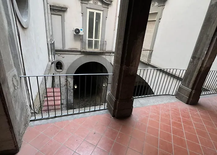 La corte dei decumani Napoli