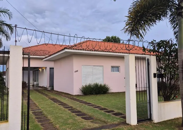 Casa Rosa Vila Chapada dos Guimarães