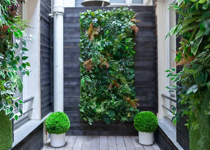 Tinah Paris, Champs Elysées