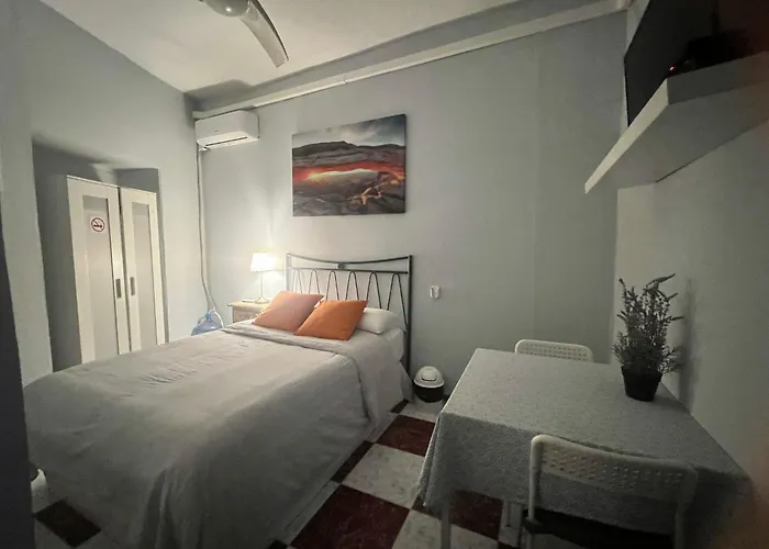 Santa Isabel Low Cost Rooms In Private House Sevilla