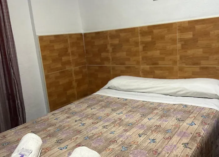 Pensión LF - No Fumadores - Habitaciones Con Baño Privado - Sin Ascensor Zaragoza