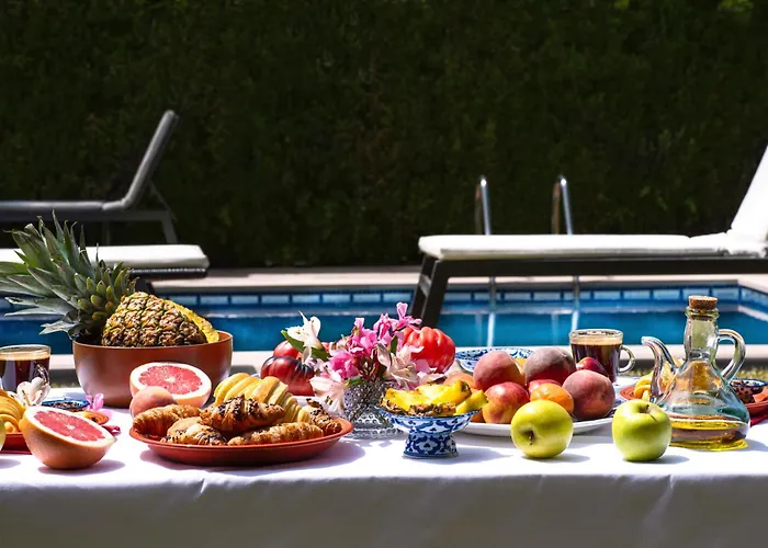 Villa Nabrisa Marbella, 5 Bedroom, Private Pool, Garden, Bbq