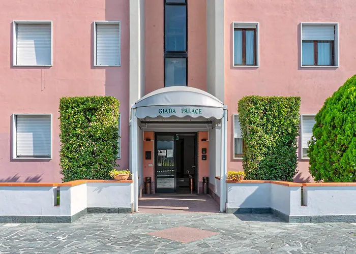 Giada Palace - Rooms & Pool Lucca