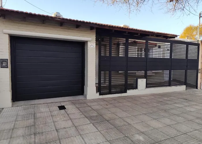 Oasis Mendoza, casa amplia, pileta privada, jardín, cochera portón automático, aire acondicionado en todos los ambientes, TU HOGAR EN LA CIUDAD