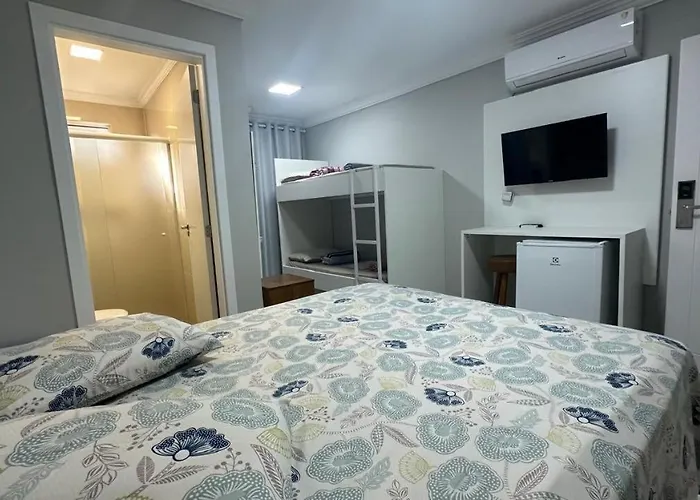 Bouganville Guest House Bc Balneário Camboriú