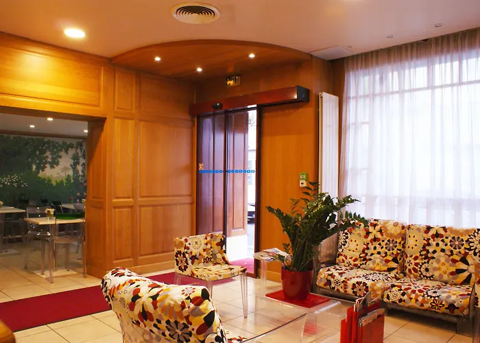 Esteem Tour Eiffel Parigi