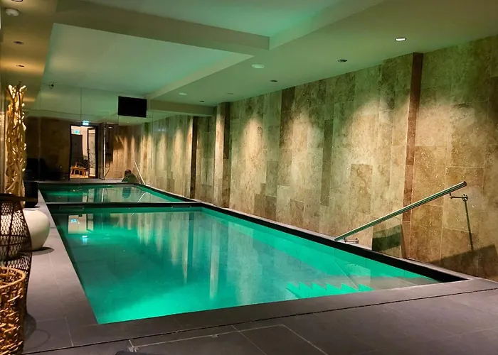 Star Champs-Elysées Parigi