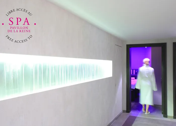 Hotel Du Petit Moulin, Haute Couture Hotel By Lacroix París