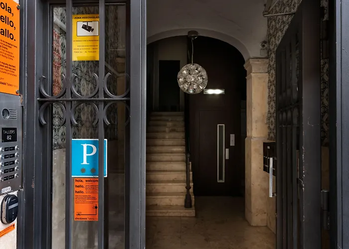 Chic & Basic Tallers Hostal Barcellona