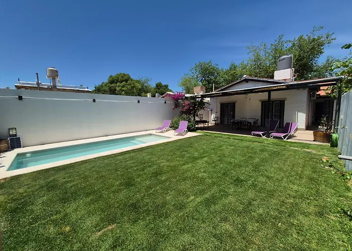 Oasis Mendoza, casa amplia, pileta privada, jardín, cochera portón automático, aire acondicionado en todos los ambientes, TU HOGAR EN LA CIUDAD
