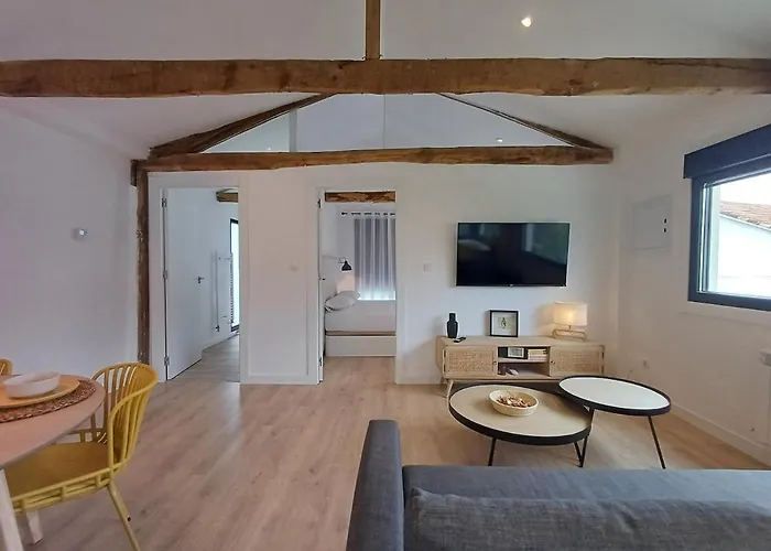 Villa La Marquesa - amplia, con patio y barbacoa Ourense