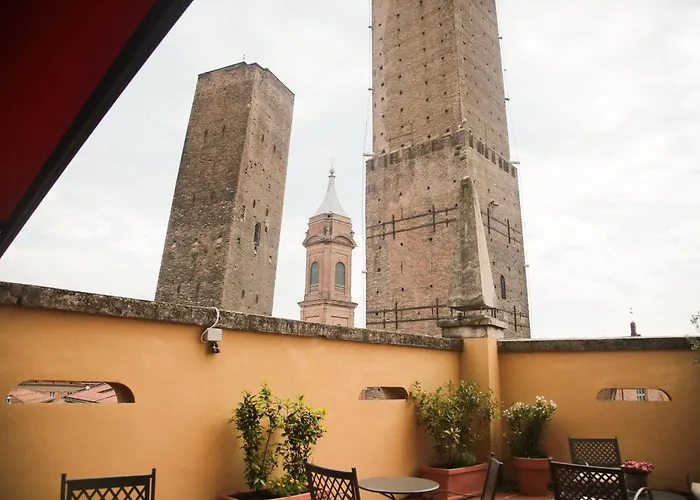 Albergo Garisenda Con Terrazza Panoramica Sulle Due Torri Bolonia