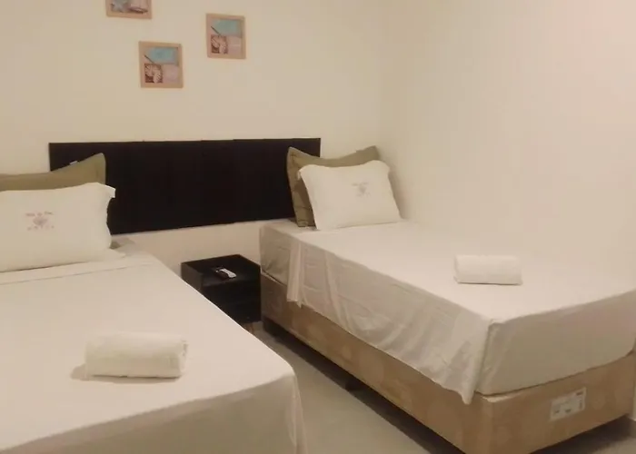 Hotel Rosa da Ilha Guaruja - 80m do mar, 02 piscinas, sala de jogos, brinquedão de percurso para crianças