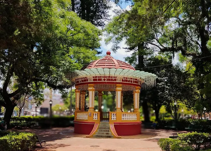 MOVA Hotel D'oeste - Localizado em frente a Praça Principal da Cidade, na área Central - Pé na Praça Poços de Caldas
