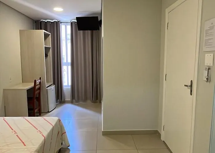 Hotel Salomão - Próximo a 25 de Março, Bom Retiro, Brás e Rua Santa Efigênia, a 2 minutos do Mirante Sampa Sky e pista de Skate Anhangabaú São Paulo