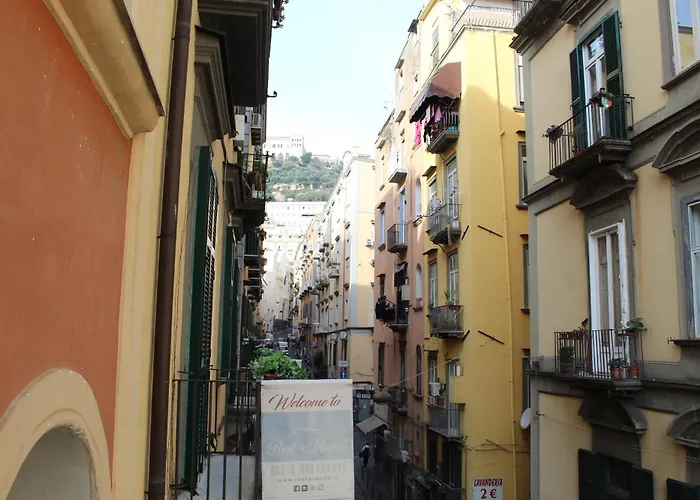 BlackWoody Contemporary Rooms - Napoli Centro Storico Via Toledo