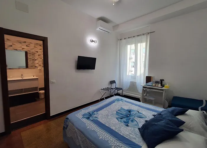 La Lanterna Di Angelo Rent Rooms And Apartments Free Parking On The Street Front Genova