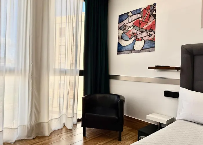 Ilustre - City-View Rooms With Ac In Malaga'S Old Town - Steps From Calle Larios And The Thyssen Málaga