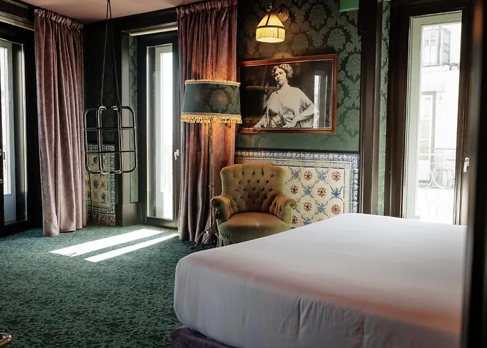 Pensão Amor Madam's Lodge Lisboa
