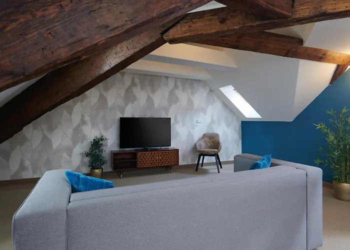 Golden Angel Suites By Adrez Praga