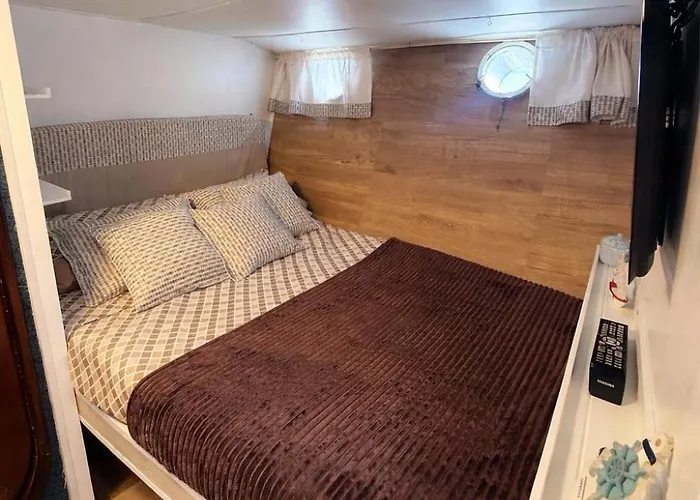 Bed and Breakfast Boat & Breakfast Alicudi Alghero