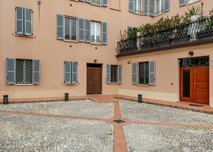 Bed and Breakfast Casa Enzo - Old Town & Station - Ac, Free Parking - Family & Business Modena