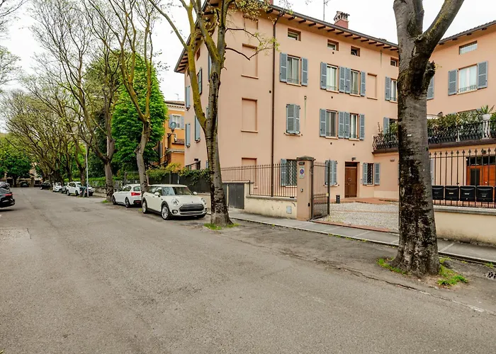 Bed and Breakfast Casa Enzo - Old Town & Station - Ac, Free Parking - Family & Business Modena