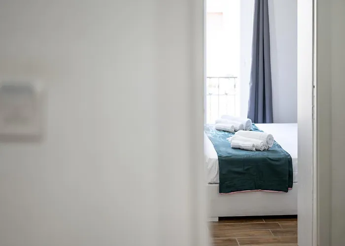 Central House - Apartments In Napoli