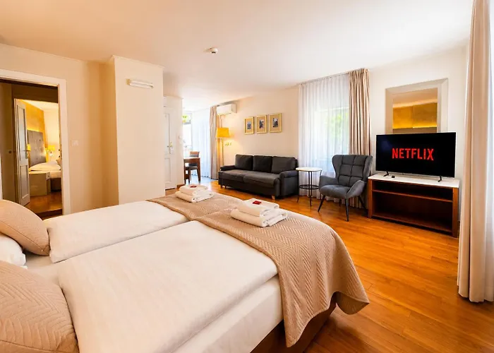 The Golden Wheel Hotel Praga