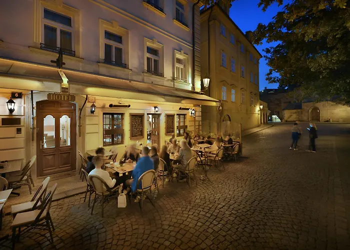 Hotel At The Golden Scissors Praga