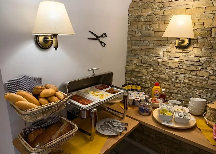 Hotel At The Golden Scissors Praga