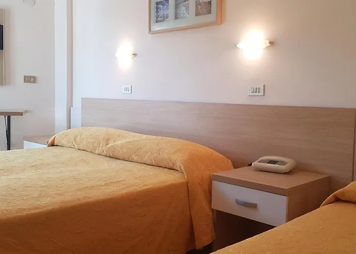 Hotel Monaco - parcheggio incluso e piscina - min 2 gg Milano Marittima