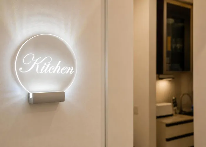 Hotel B And G San Babila- Luxury In The Heart Of Milano - Design District