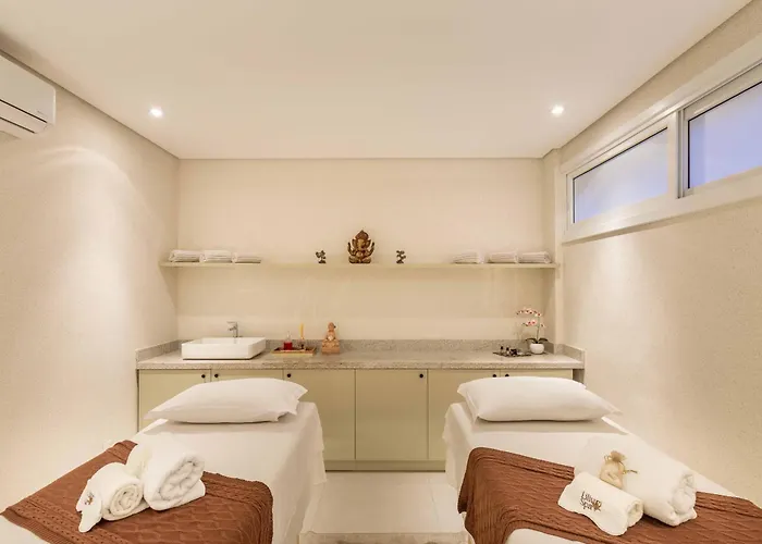 Golden Tulip Canela Oficial